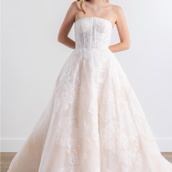 STUNNING Watters Strapless A Line Lace Wedding dress. Size 8 - Picture 5 of 13